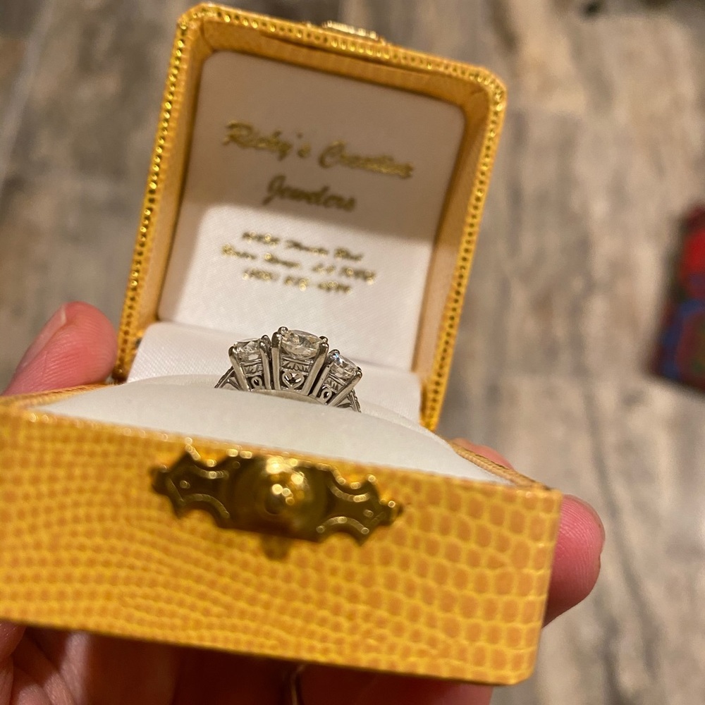 VINTAGE STYLE ENGAGEMENT DIAMOND RING - Picture 5 of 8